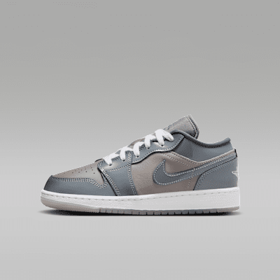 NIKE公式】エア ジョーダン 1 LOW SE ジュニアシューズ NIKE公式】エア ジョーダン 1 LOW SE ジュニアシューズ